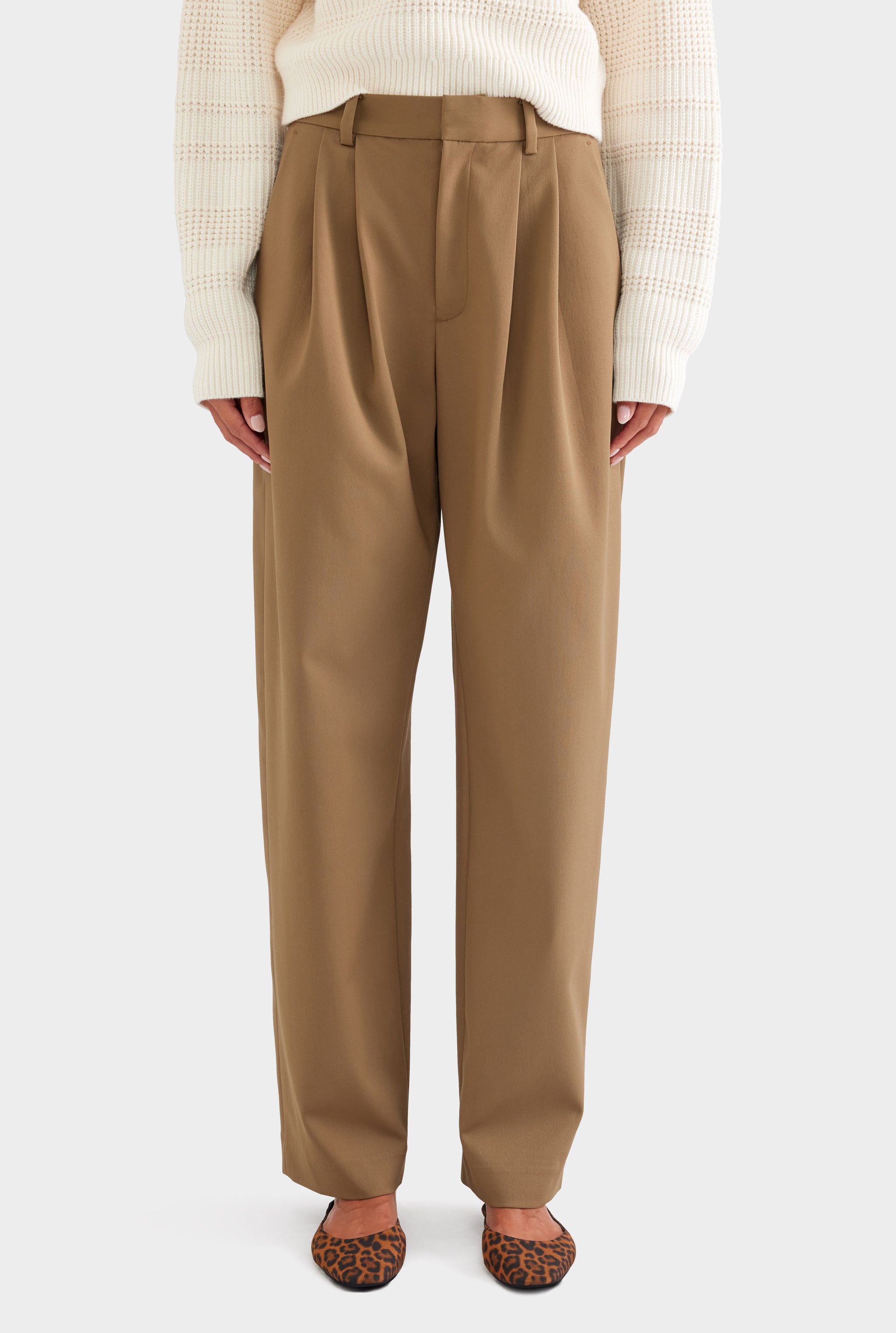 Wool Twill Tapered Pleat Trouser - Olive