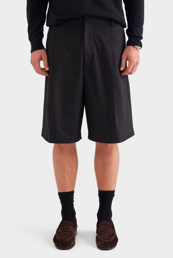 Cotton Canvas Pleated Bermuda Short - Black