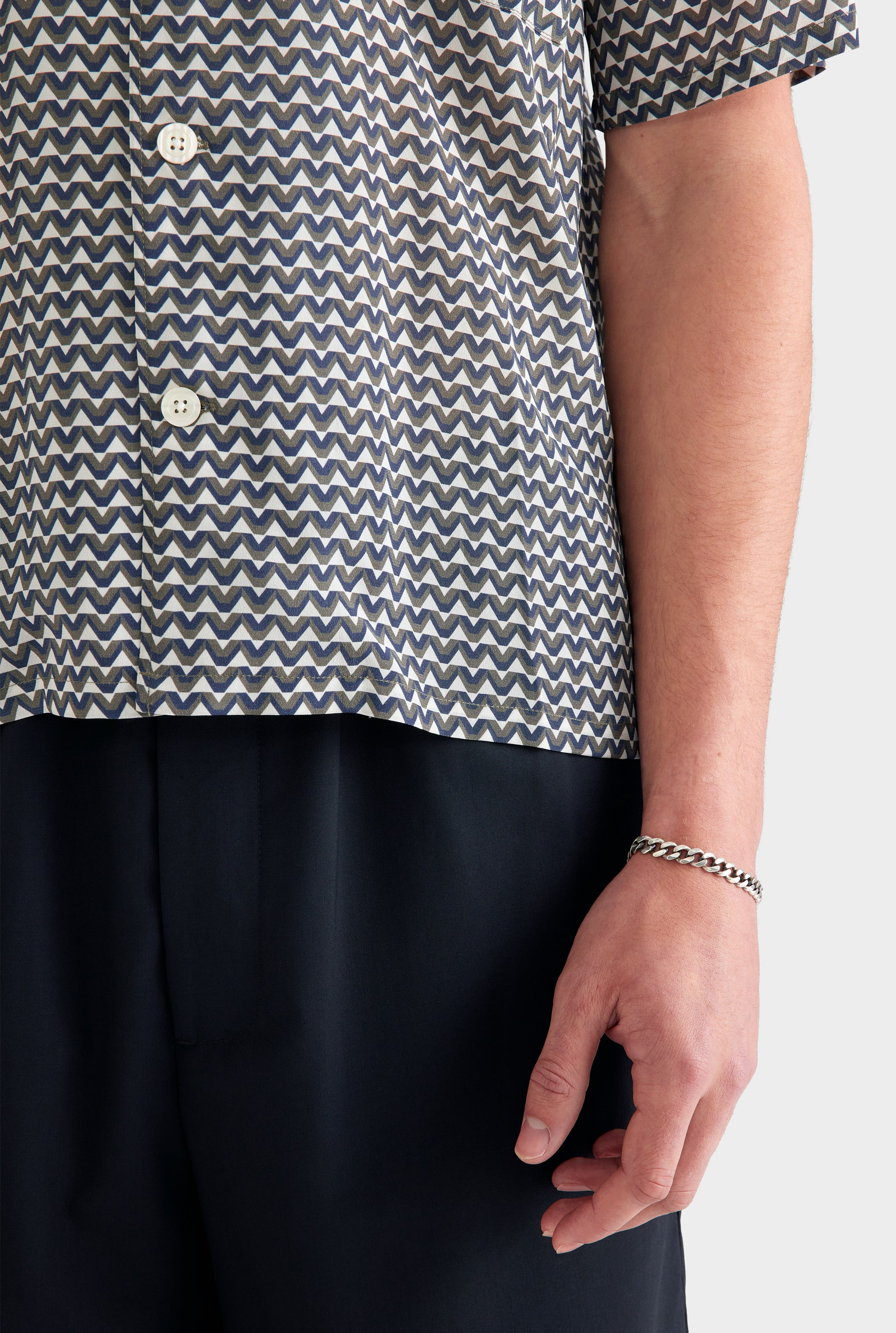 Short Sleeve Silk Camp Collar Shirt - Cream/Navy/Brown V Monogram