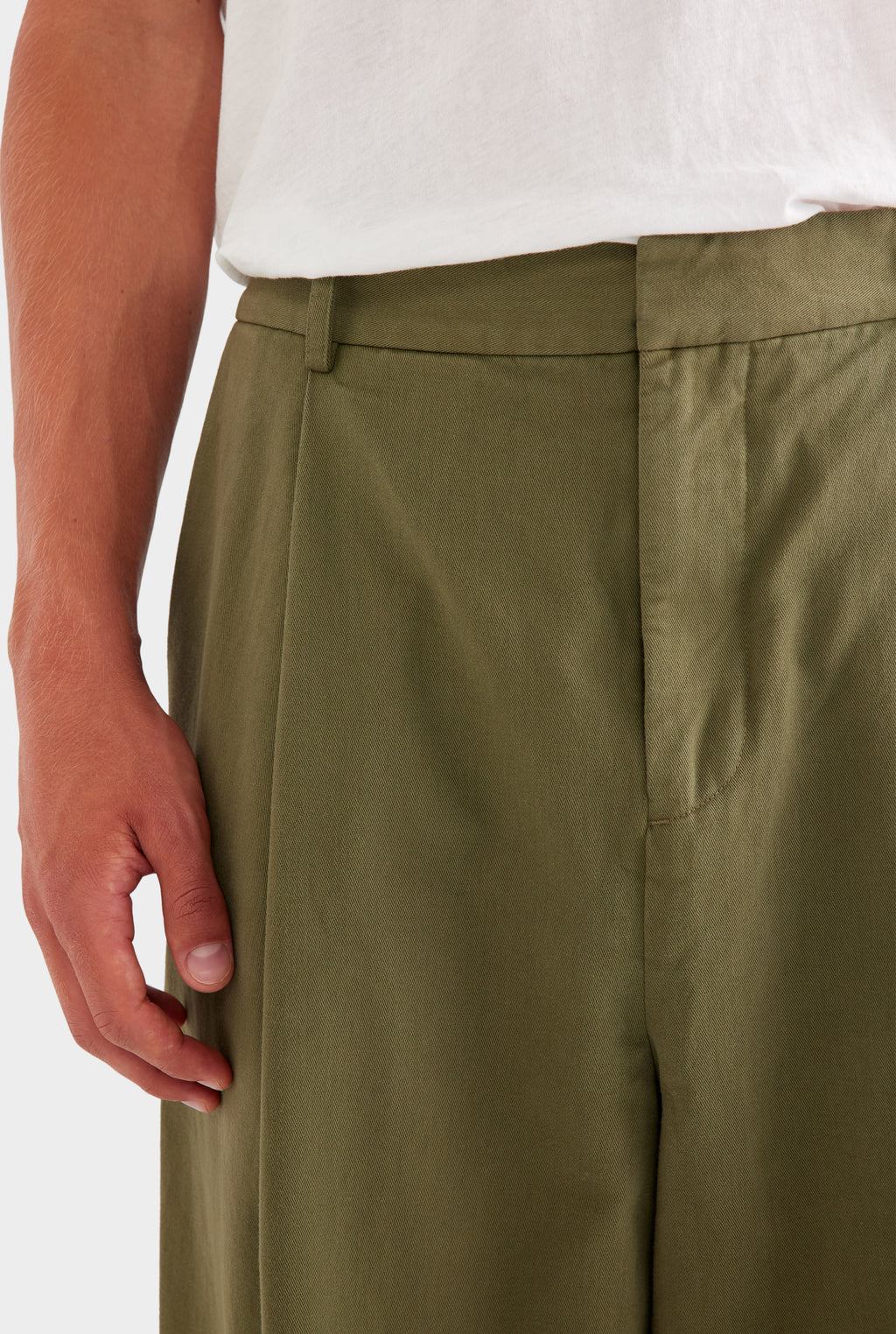 Relaxed Pleated Cotton Twill Trouser - Olive