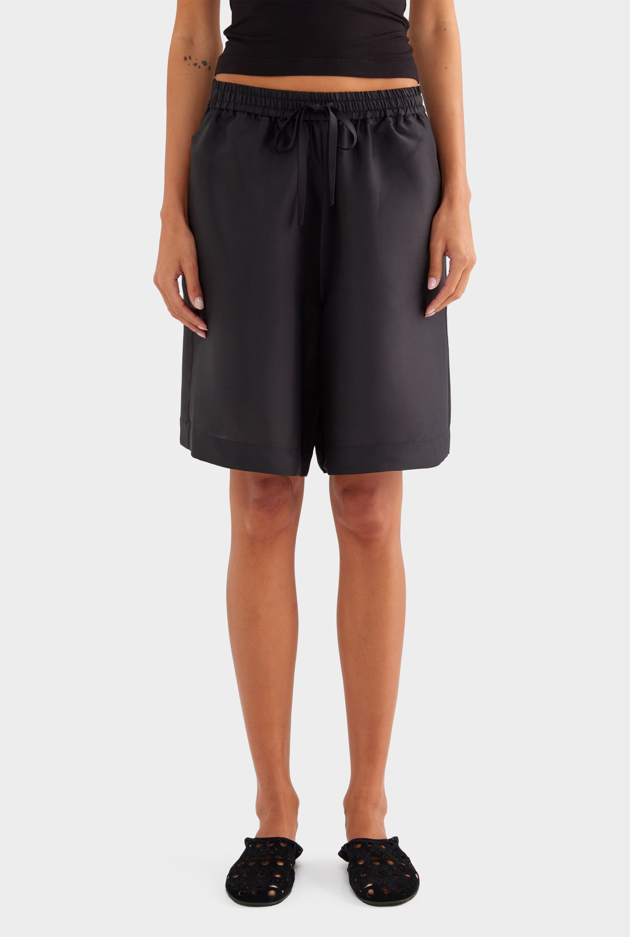 Silk Slub Bermuda Short - Black - XS