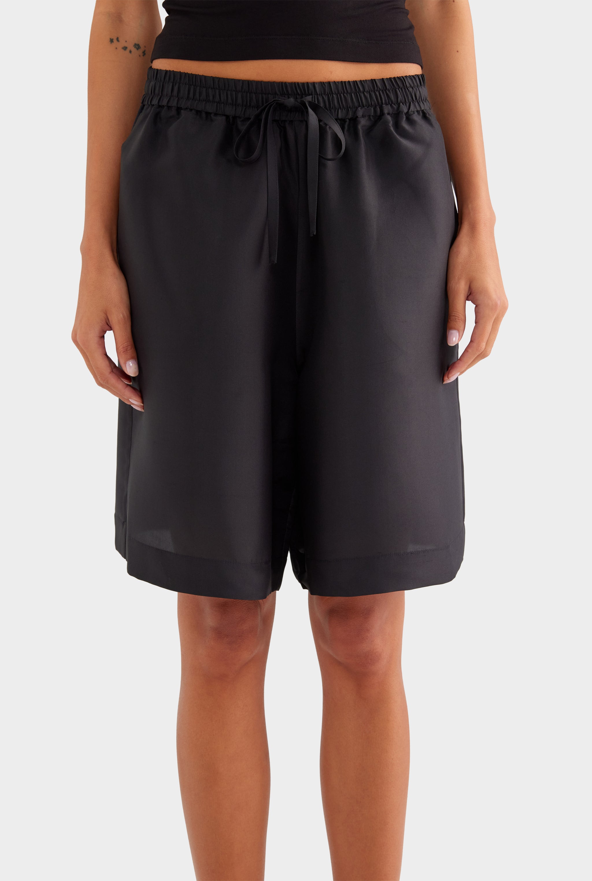 Silk Slub Bermuda Short - Black - XS
