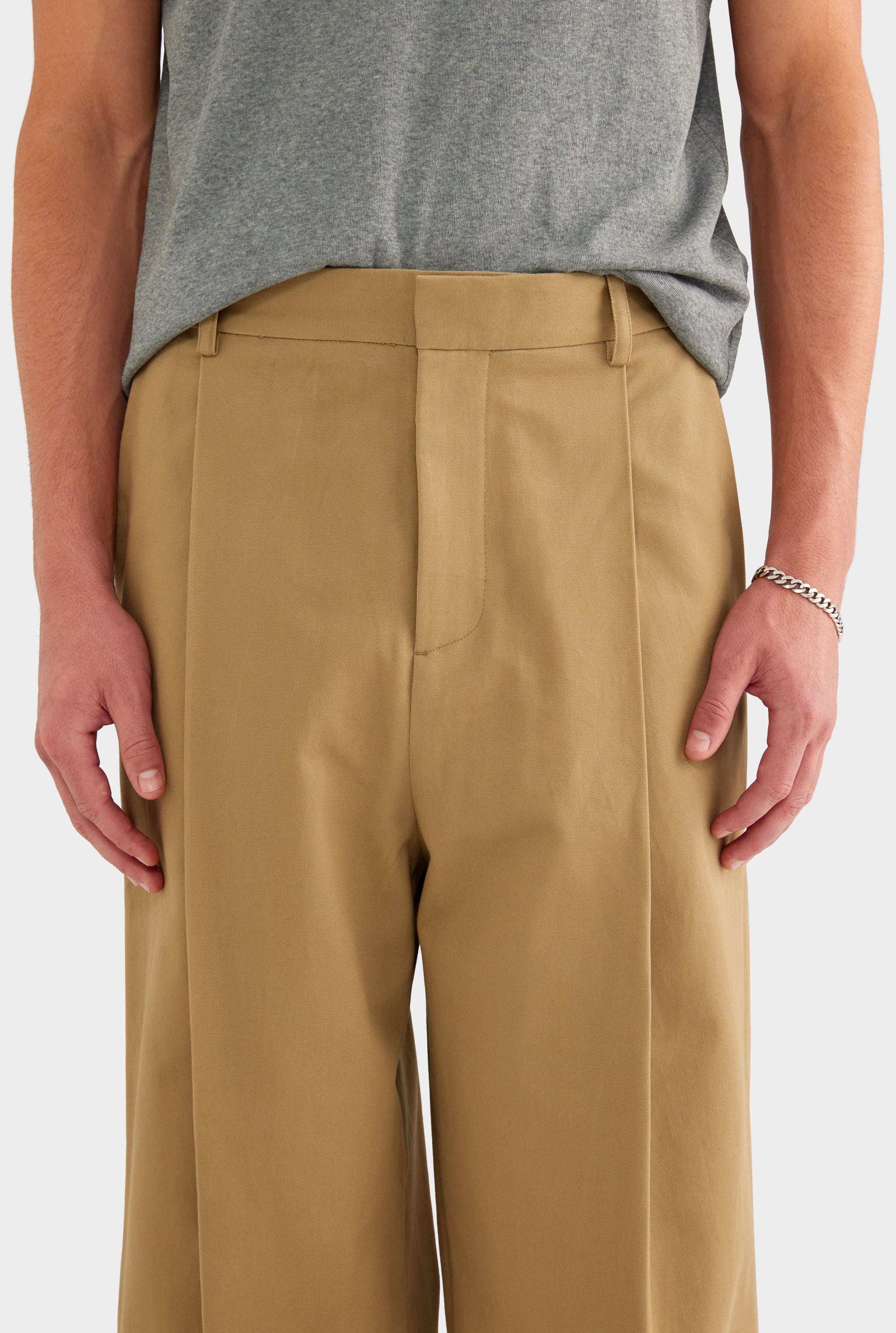 Relaxed Pleated Cotton Twill Trouser - Khaki - 100% Cotton / Khaki / 28