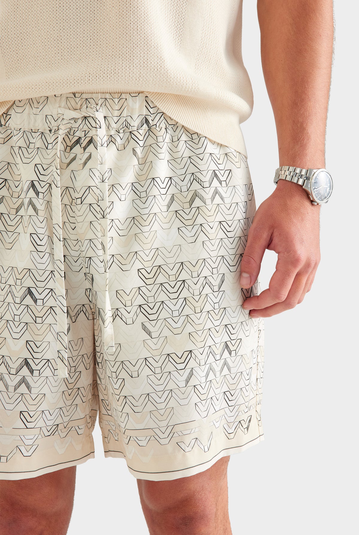 Relaxed Tencel Short - Beige Sketched V Monogram