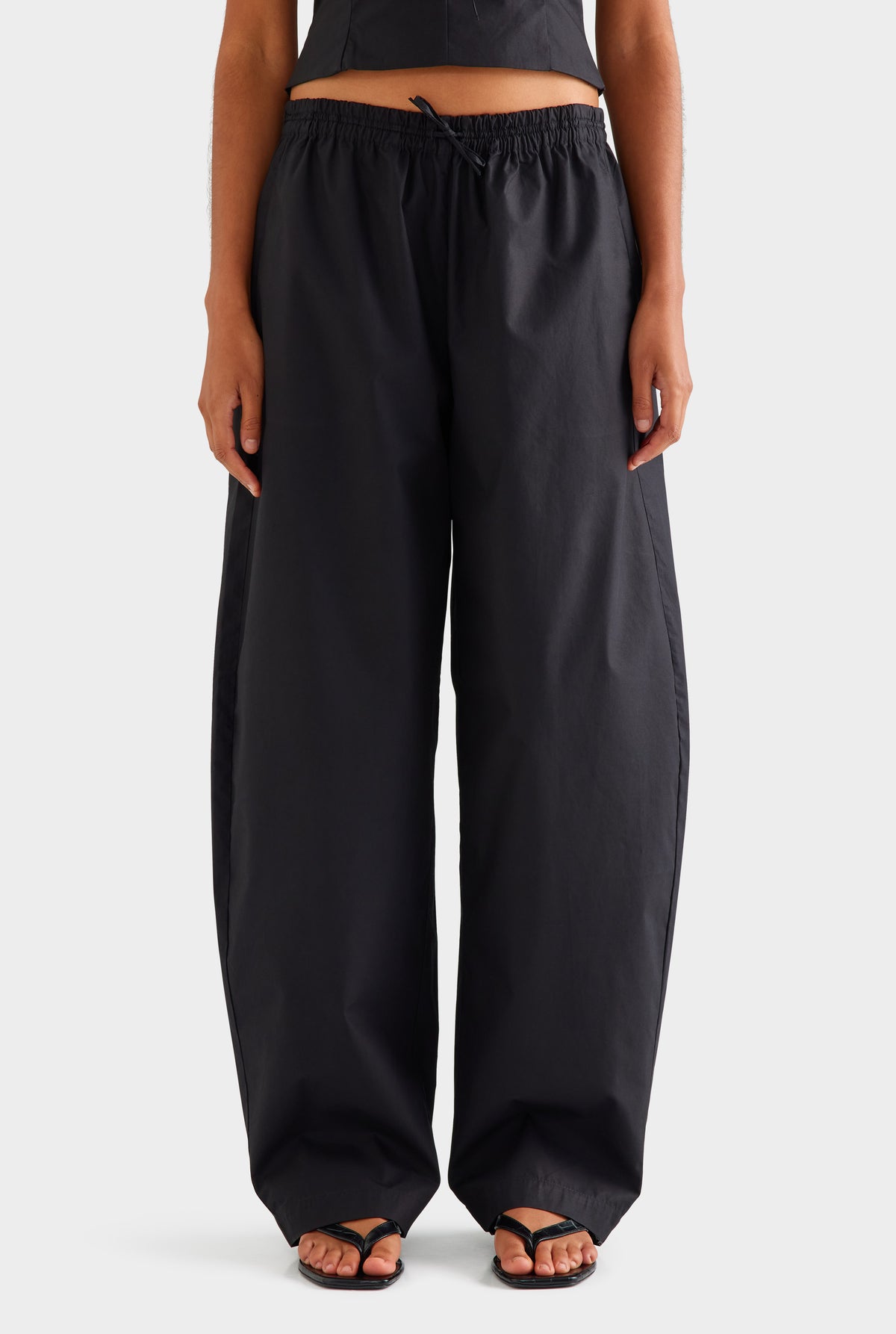 Cotton Barrel Leg Pant - Black