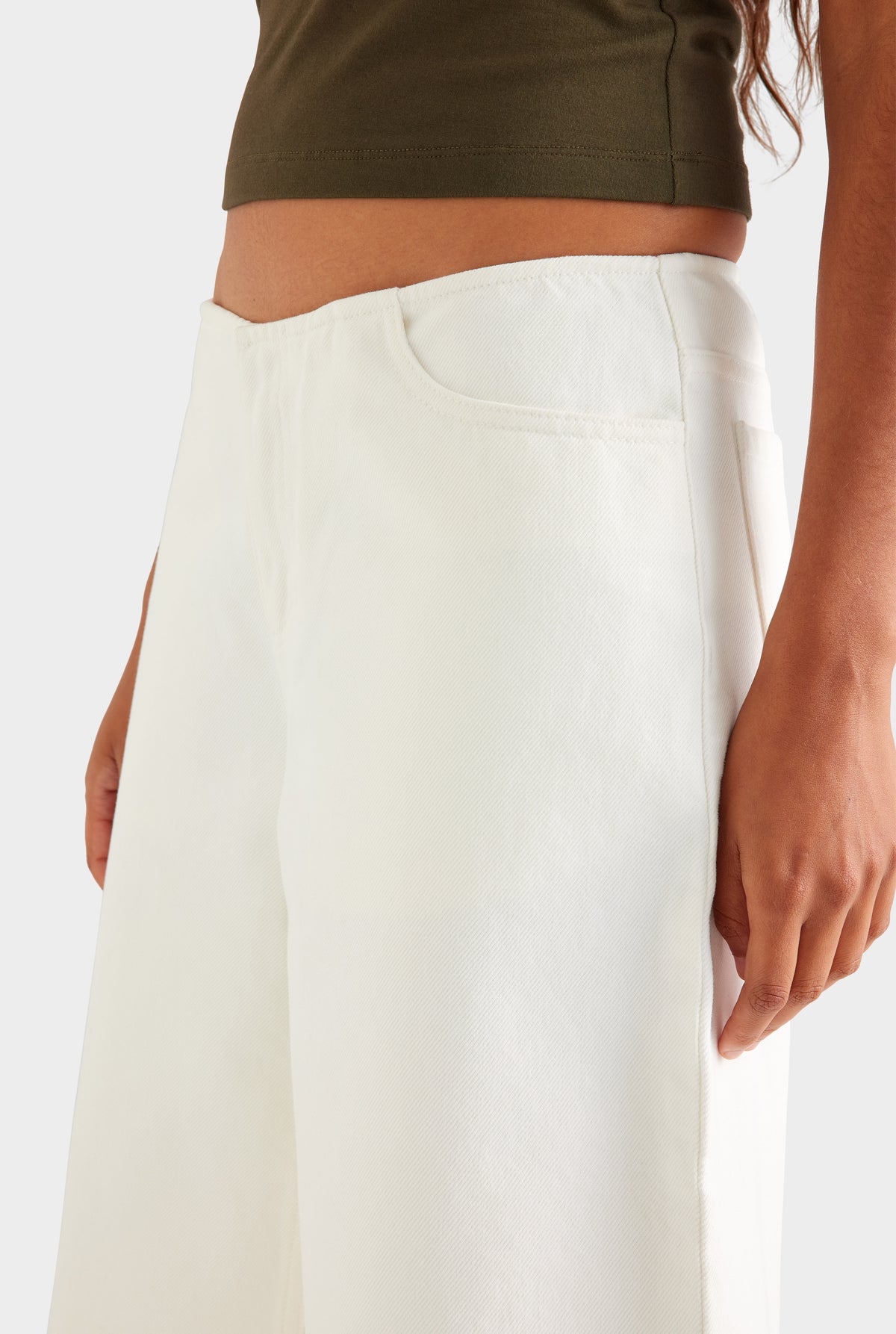 Low Rise Denim Bermuda - White [[SU26 - WOMENS - D2 - 44055 - Low Rise Denim Bermuda - White_0365.jpg]]