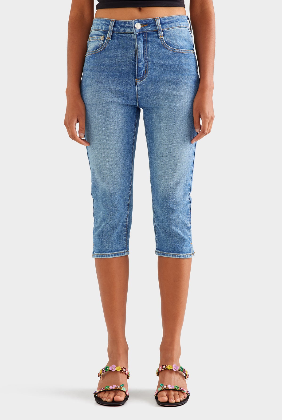 Denim Capri - Vintage Mid Indigo [[SU26 - WOMENS - D2 - 44060 - Denim Capri - Vintage Mid Indigo_0403.jpg]]