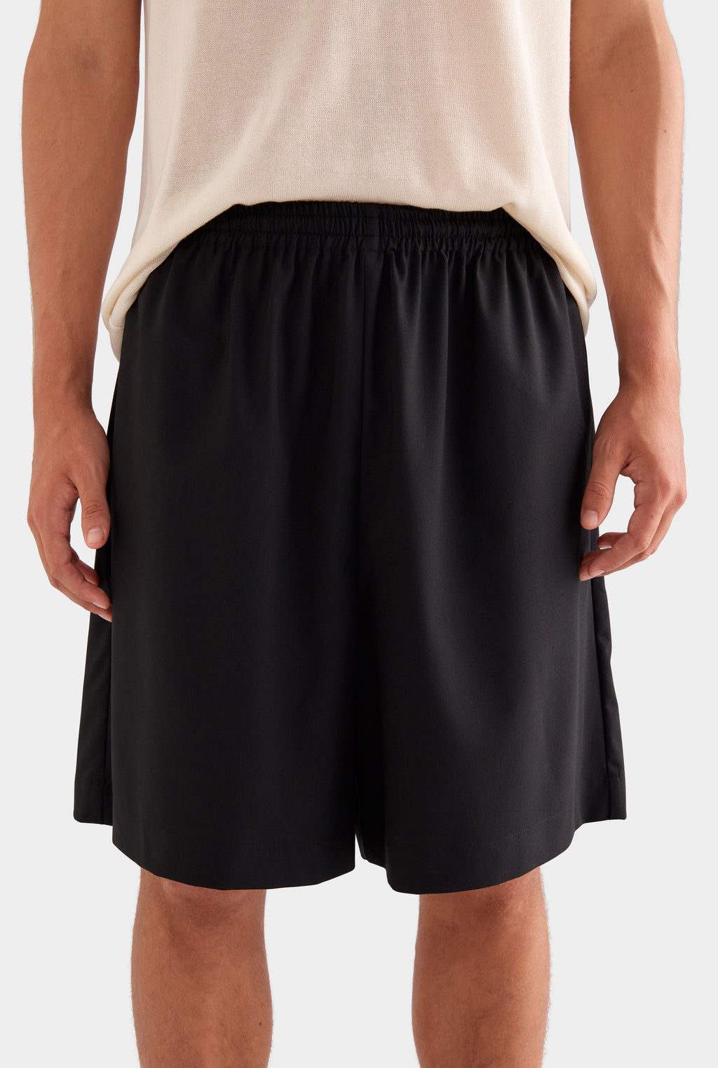 Relaxed Wool Short - Black