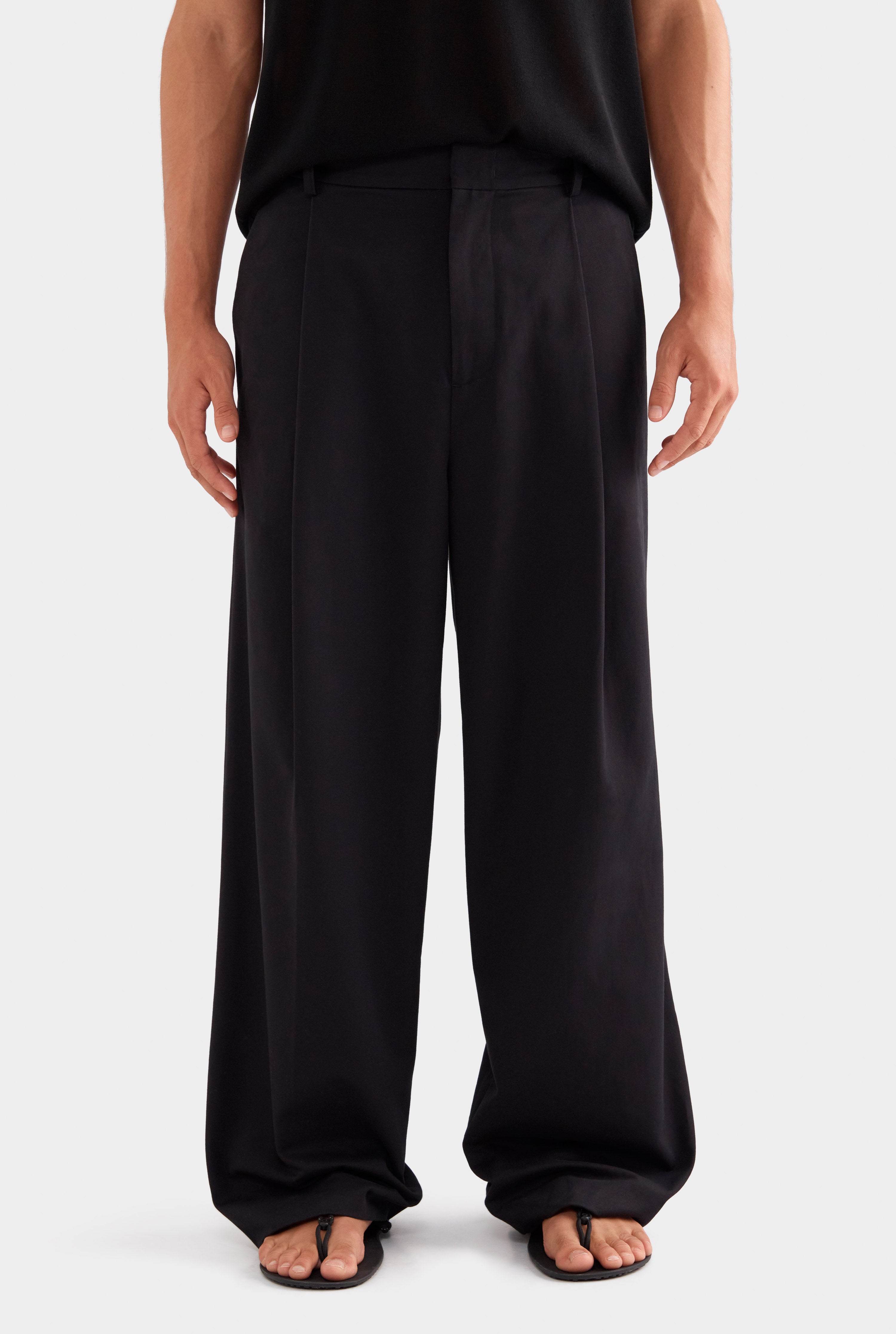 Relaxed Pleated Cotton Twill Trouser - Black