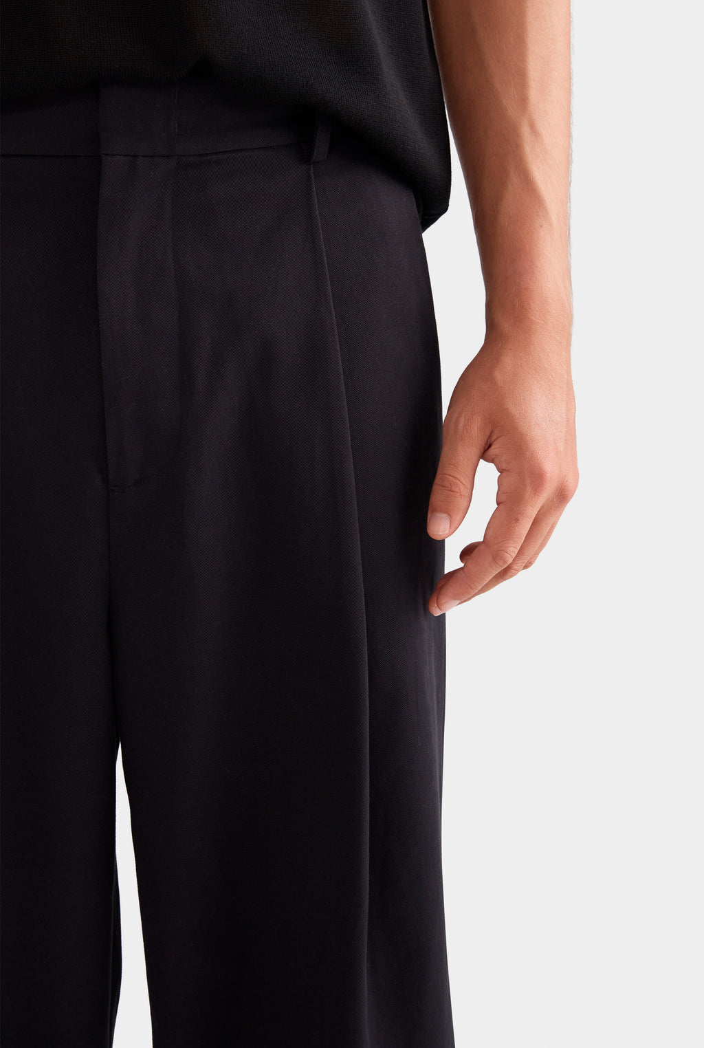 Relaxed Pleated Cotton Twill Trouser - Black