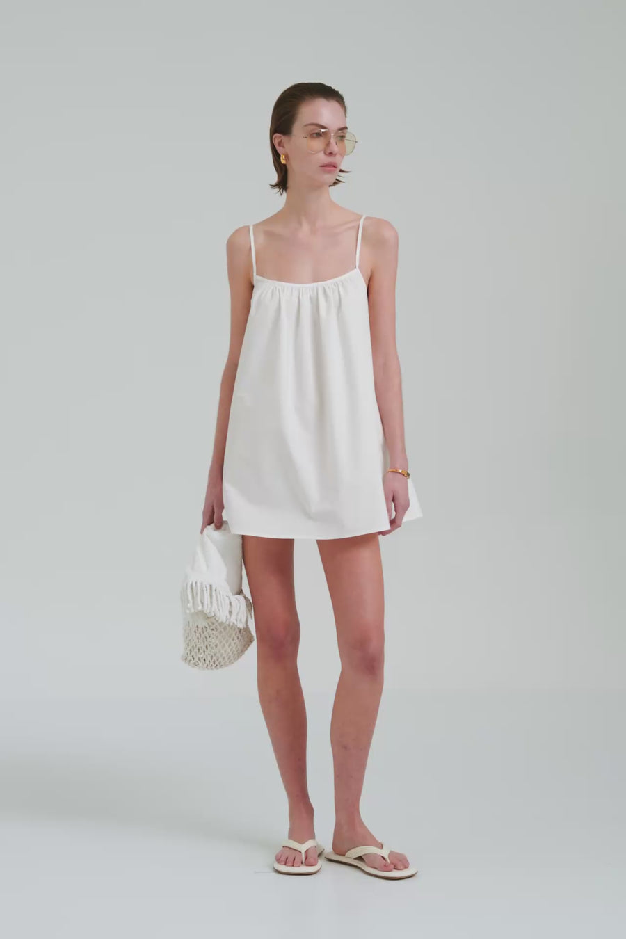 19LOOK_Venroy Ecomm Shoot - Womens - 47134 - Cotton Poplin A-Line Mini Dress - White_0204.jpg.mp4